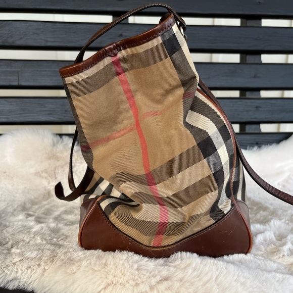 Burberry Canterbury Tote - Picture 9 of 17